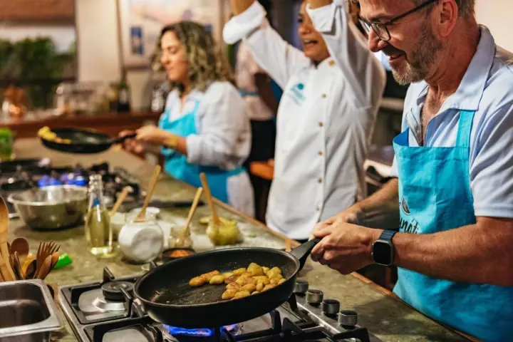 Clase de cocina en grupo reducido en Cartagena con un chef local