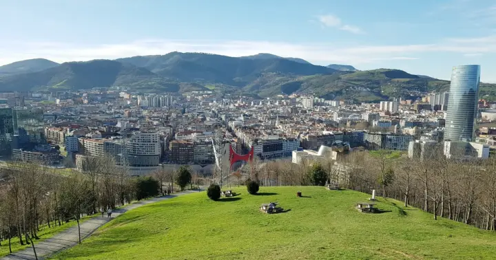 Bilbao Tour a pie y teleférico en español