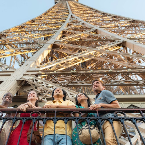 Torre Eiffel: Entrada reservada + Tour en bus por París