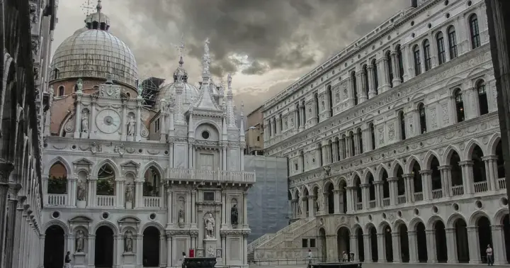 Venice: History Tour of Doge's Palace and Casanova's Prison