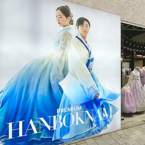 Photoshoot Gyeongbokgung: Premium Hanbok 2-Hr Rental + Indoor Basic Profile Shoot