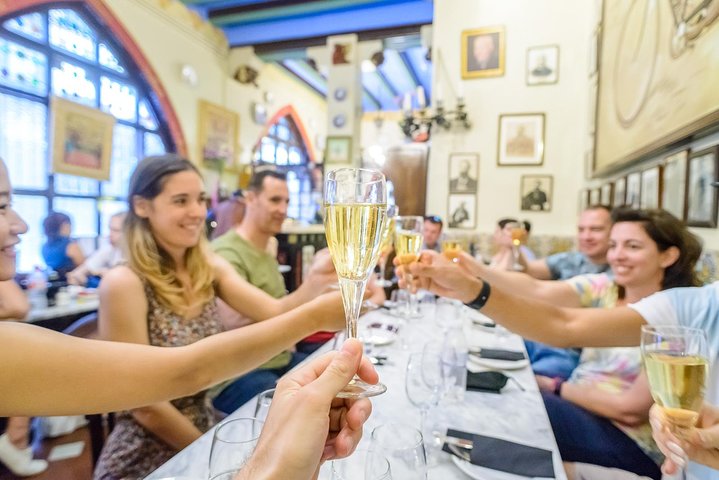 Excursión en bicicleta eléctrica a Barcelona con cata de vinos y tapas