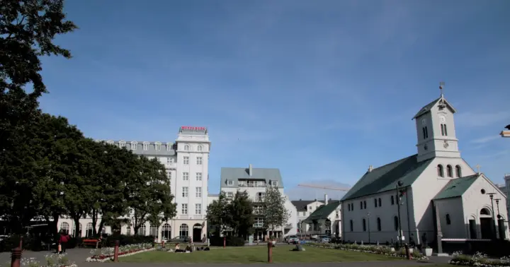 Reykjavik: Guided City Walking Tour