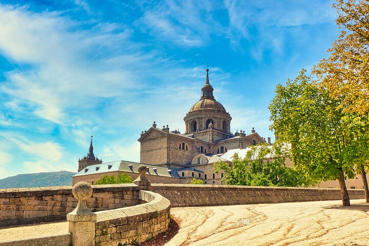 Escorial y Basilica del Valle Medio día desde Madrid