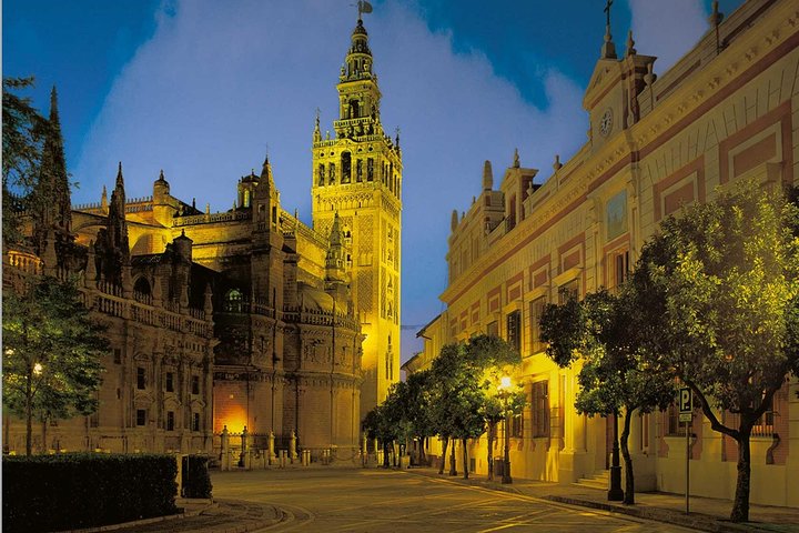 Excursión privada a pie por Sevilla con entradas al alcázar y catedral