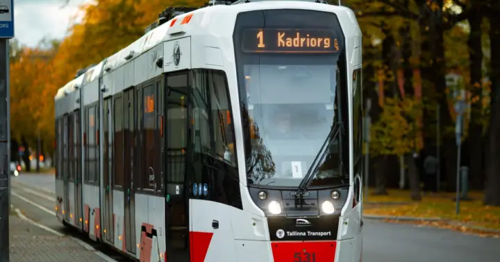 Tallinn: Tour combinado de 3 horas en tranvía y andando