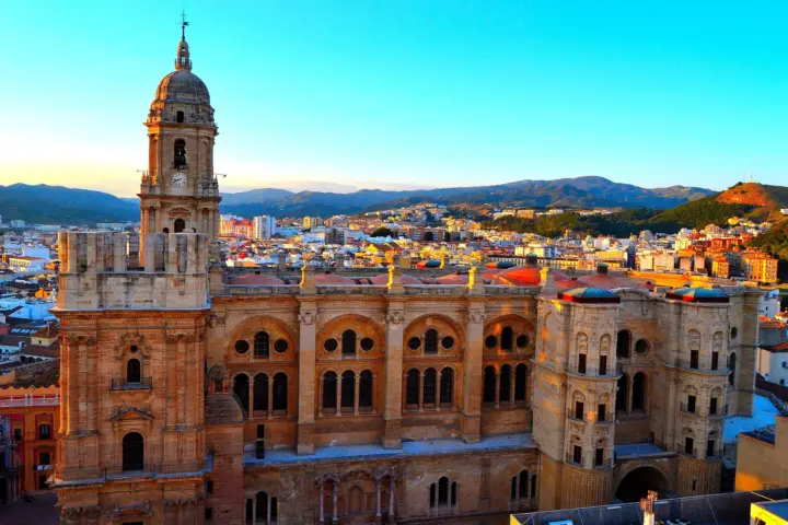 Málaga: tour a pie privado de Historia y Lugares Destacados