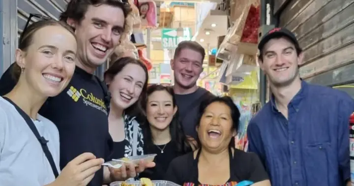 Lima: tour gastronómico de comida callejera en Barranco en tuk-tuk con 13 degustaciones