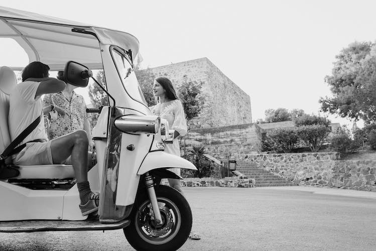 Tour experto de 2 horas por Málaga en tuk-tuk eléctrico privado