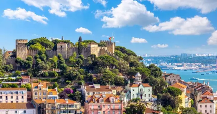 Lisbon Through the Eyes of a Local - Food and Walking Tour