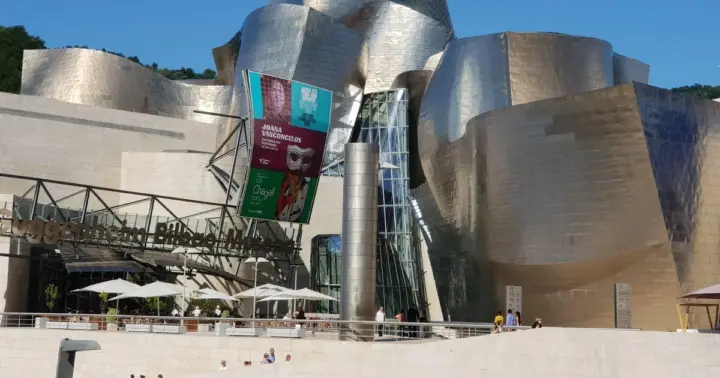 Bilbao, el mercado de La Ribera y el Guggenheim desde San Sebastián
