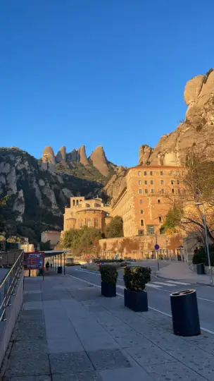 PREMIUM: EXPERIENCE IN MONTSERRAT - BARCELONA