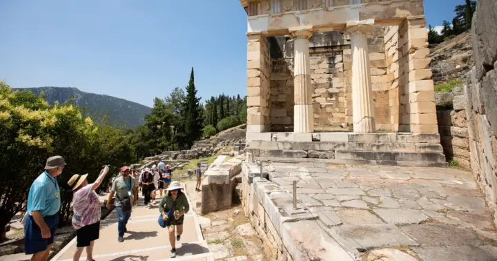 Atenas: Excursión de un día a Delfos con visita al Museo y al pueblo de Arachova