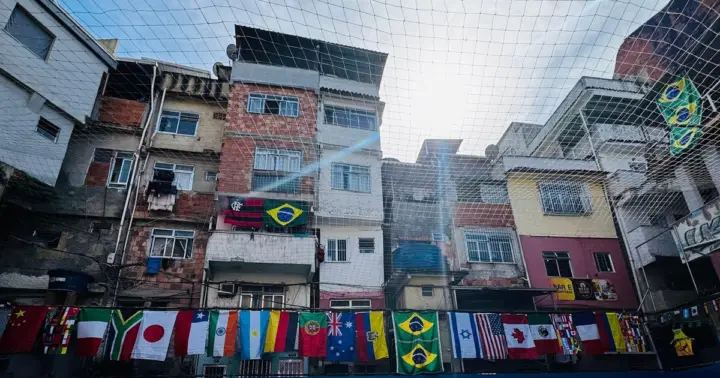 Rio: Visit to the Fifa Street soccer field + Tour of the Tavares Bastos favela