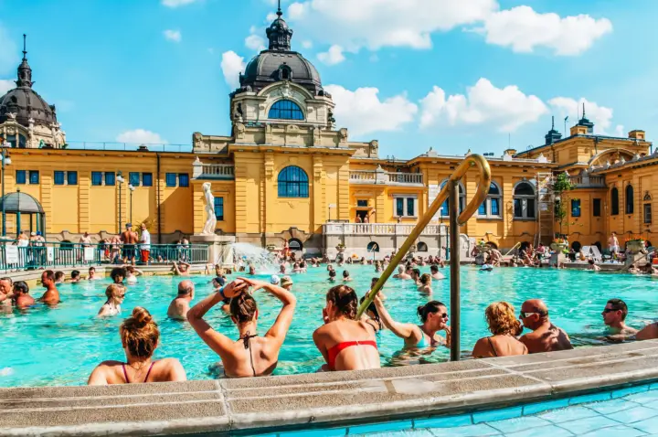 Budapest: ticket de un día para el balneario Széchenyi con mejoras opcionales