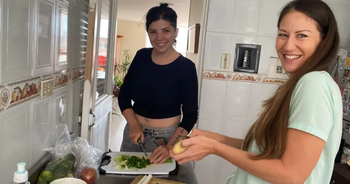 Bogotá: Tour por el mercado de Perseverancia y clase de cocina con lugareños