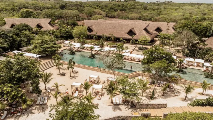 Cartagena:Makani Beach Club w/ Boat Transfer, Drink & Sunbed
