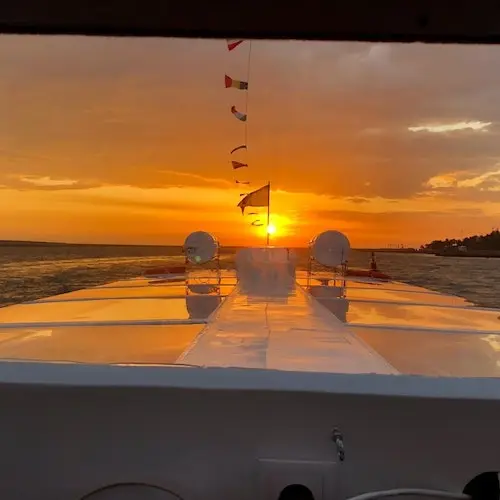 Oporto: Fiesta en barco por el río Duero con opción de puesta de sol