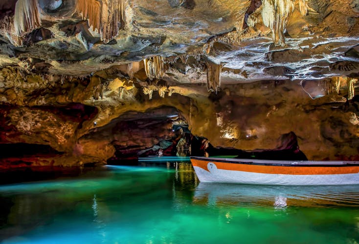 Visita guiada a las cuevas de San José con paseo en barco desde Valencia
