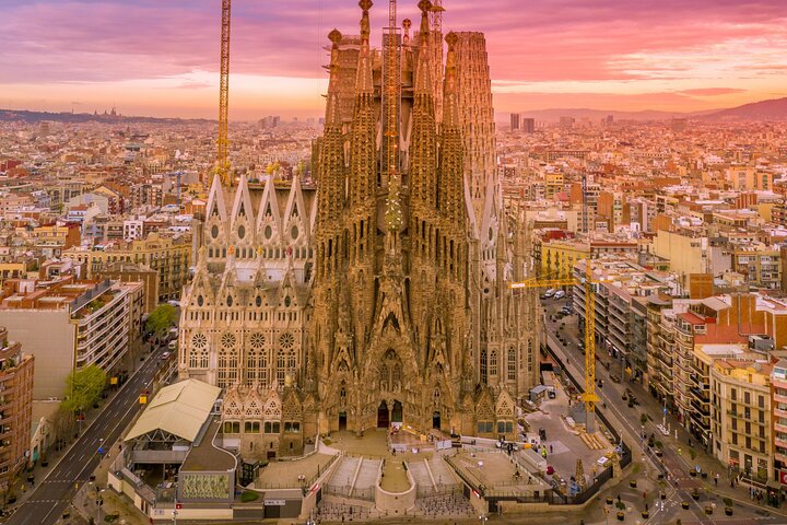Barcelona: Sagrada Familia, Modernismo y Barrio Gótico