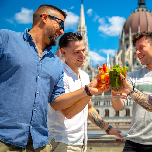 Budapest: 1 hora de paseo en barco + bebida