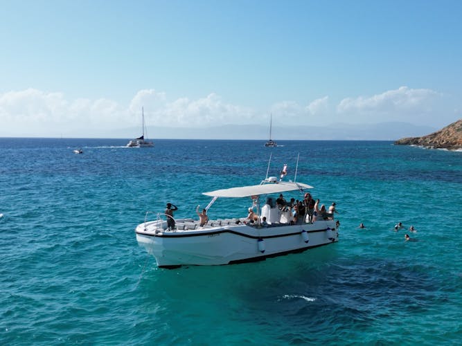 Viaje en lancha rápida a la Reserva Marina de Palma con snorkel