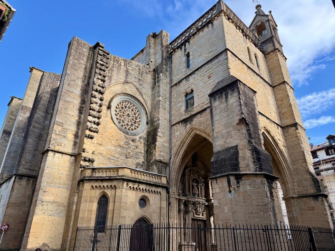 San Sebastián destaca por su paseo costero e histórico