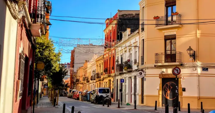 Valencia: tour por Benimaclet con comida local y cata de vino