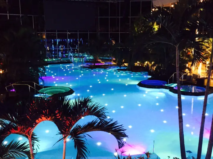 Therme:Spa Day at the biggest oasis of Relaxation《Bucharest》