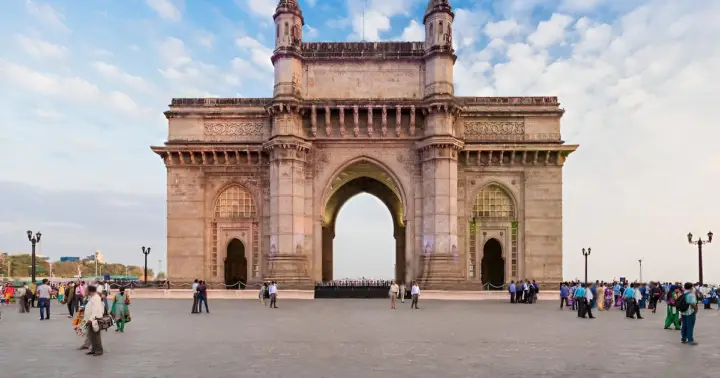 Explore the Mumbai City: Guided Walking Tour on Foot
