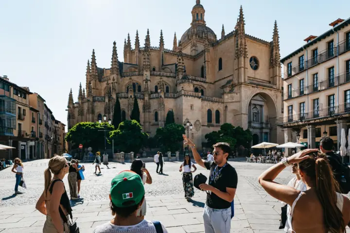 Madrid: Toledo y Segovia con catedral, alcázar y almuerzo