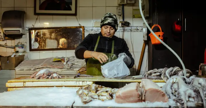 Santiago: Mercado Meals Food Tour with 12+ Tastings