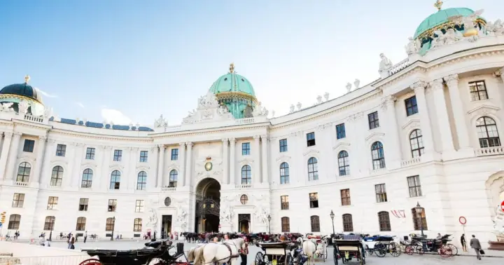 Vienna: Sisi Imperial Apartments Tour with Audio Guide