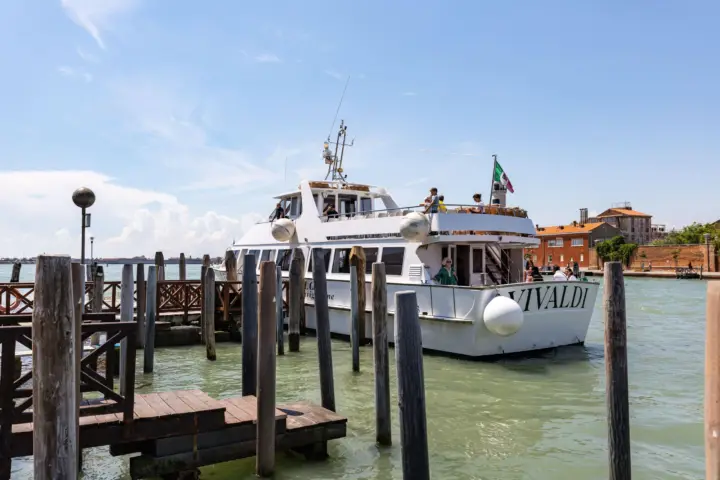 Tour en barco de día completo a Murano Burano Torcello desde Chioggia
