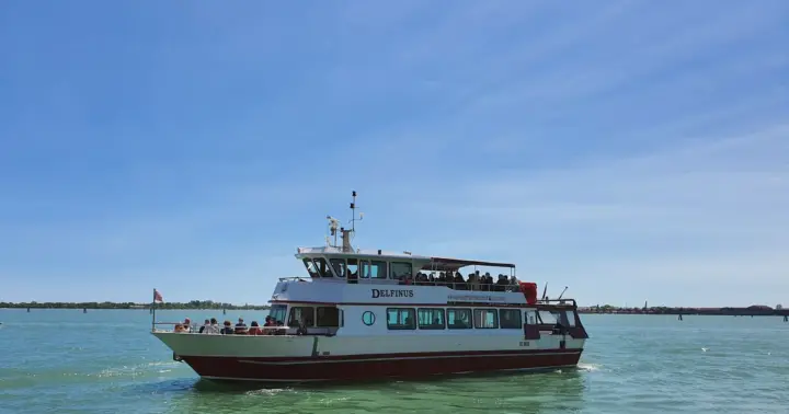 Venice: Murano & Burano Panoramic Boat Tour w/ Glassblowing