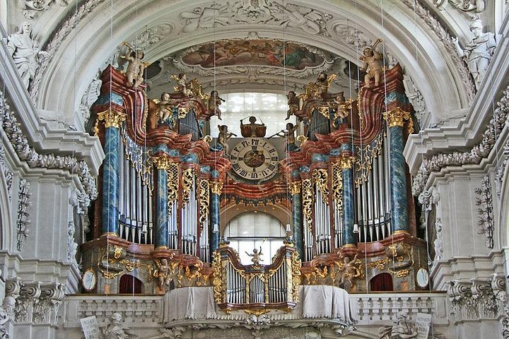 Palacio Real y Ciudad Vieja Madrid Visita Guiada Semi-Privada 8ppl Max