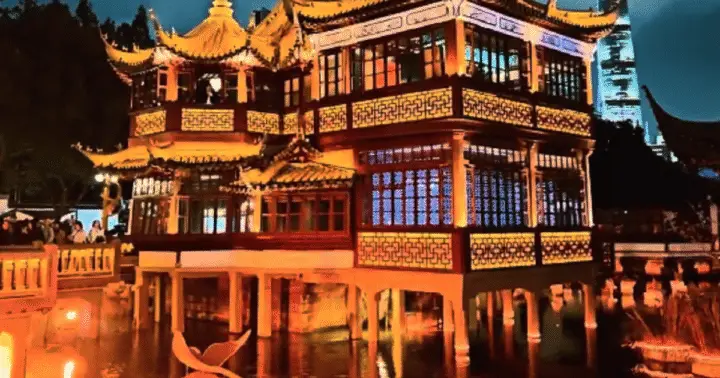 Shanghai Yuyuan & Chenghuangmiao: Ming Gardens & Old Vibe