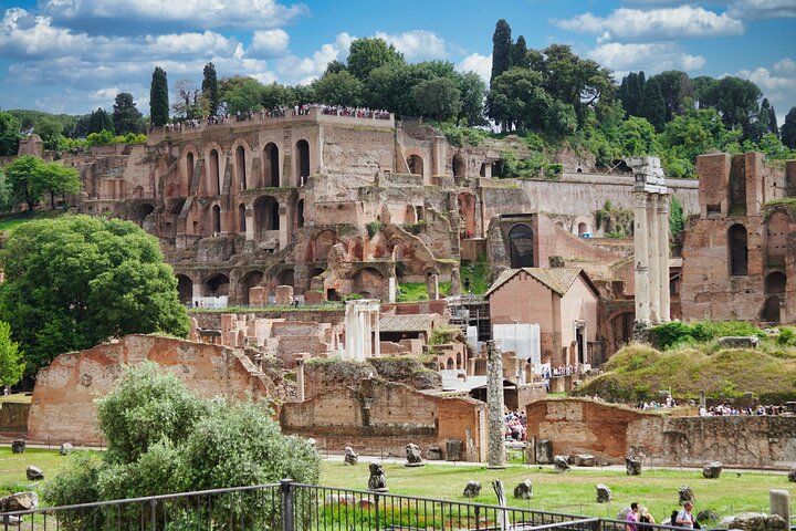 Visita guiada a la Domus Tiberiana y las ruinas de la Antigua Roma