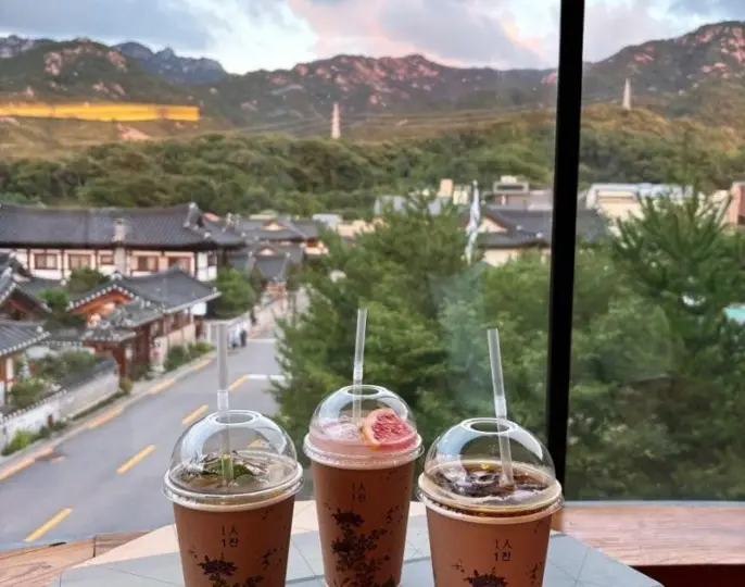 Seoul: Bukhansan Mountain and Eunpyeong Hanok Village Tour