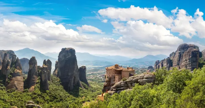 Atenas: Excursión de un día a Meteora en español con guía en directo y almuerzo