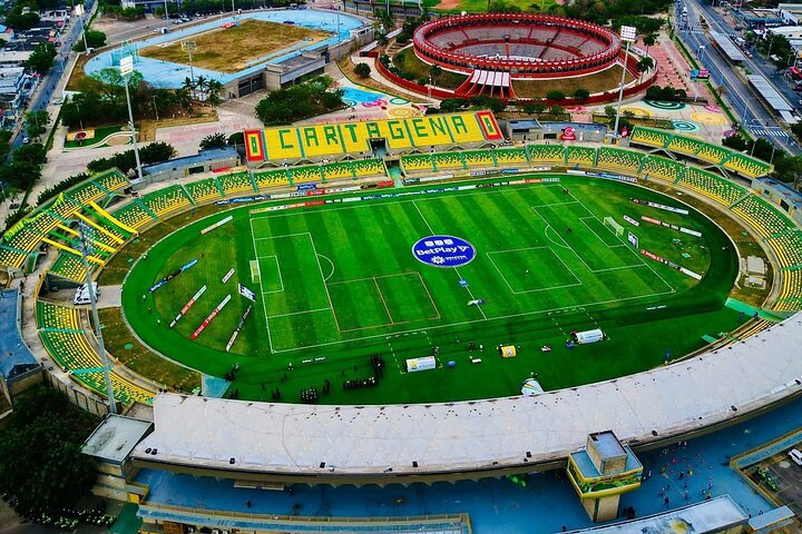 Futbol en el Estadio Jaime Moroncon Aficionados Locales