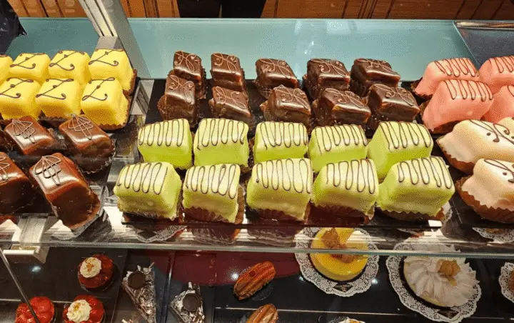From Basel: Zurich Tour with Chocolate tasting & Lake Cruise
