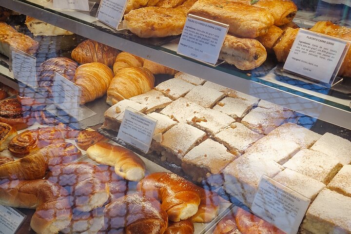 Local Food and History Tour of Bucharest with Local Foodie