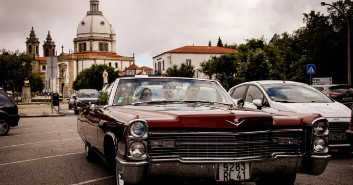 Ruta romántica en coche clásico: Amor sobre ruedas