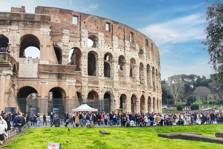 Recorrido privado por el Coliseo, el foro romano y el monte Palatino con Arena Floor
