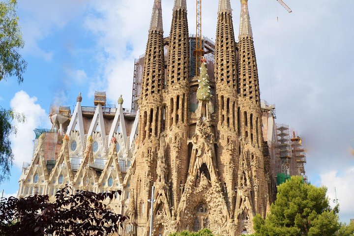 Barcelona : Tour Fast Track Sagrada Familia con opción a Torre