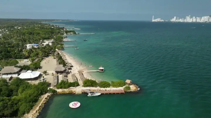 Club de playa Isla Tierra Bomba: Pase de un día con comida típica
