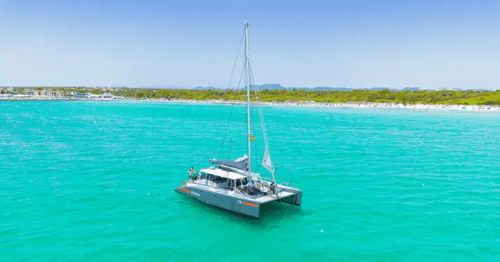 Excursión premium Palma - Es Trenc con Buffet y Dj a bordo