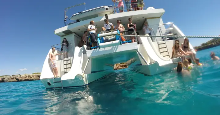 Mallorca: 4-Hour Eastern Coast Catamaran Cruise