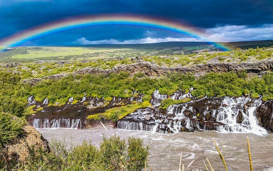 Recorrido por el oeste de Islandia con visita a una cueva de lava